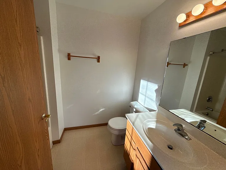 3330 Leopold Way #B — Photo 14