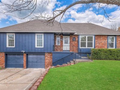 303 S Sunset Ln, Raymore, MO, 64083