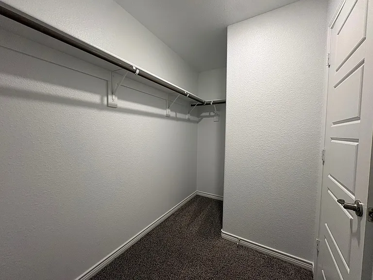 610 Union Dr — Photo 32