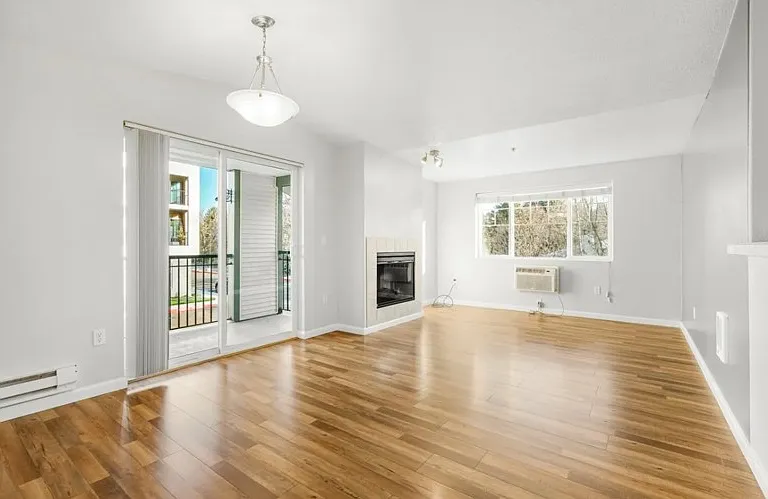 Dining-living room area empty