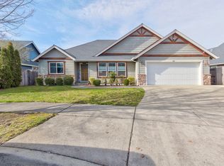 142 SE Yorktown Rd, Grants Pass, OR 97527