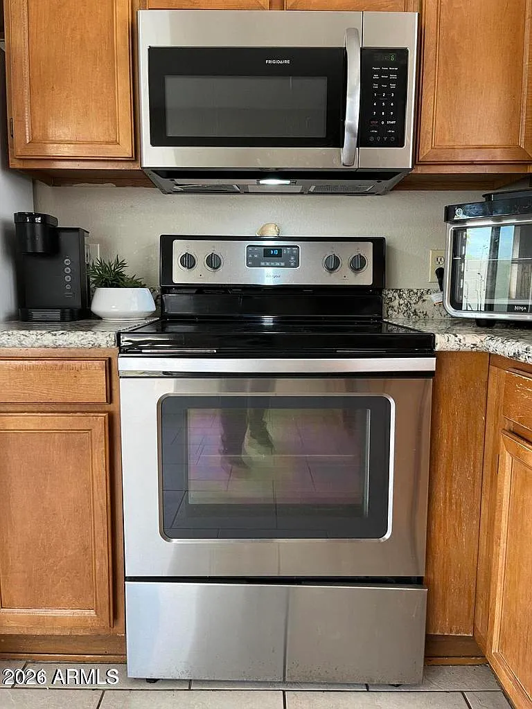 3 bed, 2.5 bath, 1431 sqft, $1,995 — Photo 2