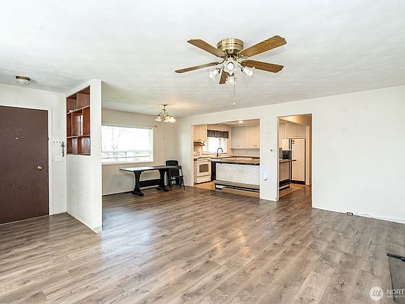 5th image of 1428 SW Grandview Avenue