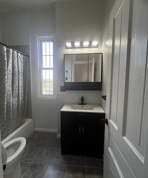 2749 W Washington Blvd — Photo 5