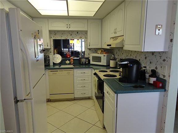3rd image of 372 Charlemagne Blvd APT B103