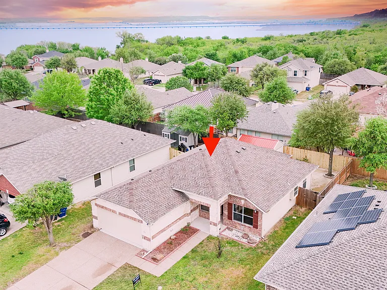 1906 Castaway Dr — Photo 2