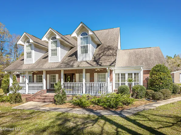 7201 Bentwood Dr, Moss Point, MS 39562