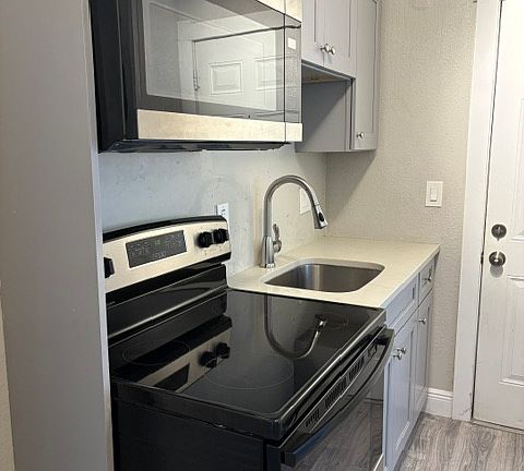 5th image of 431 N L St