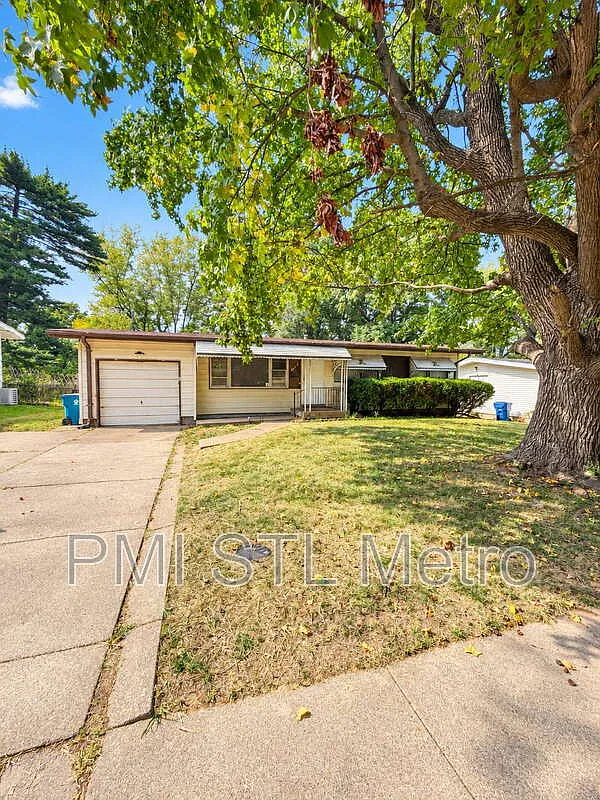 3 bed, 1.0 bath, 960 sqft, $1,300 — Photo 1