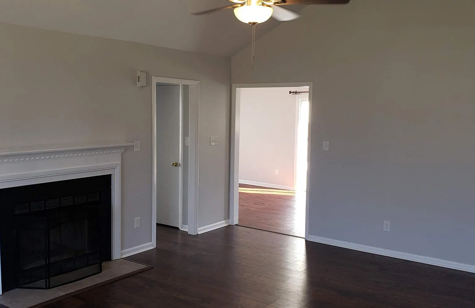 3 bed, 1300 sqft, $1,950 — Photo 2