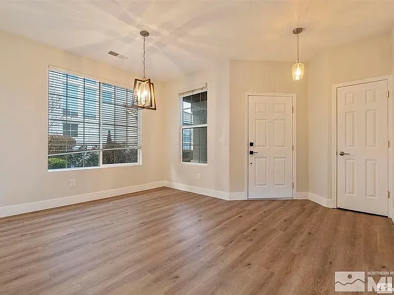 9725 Cattail Cir — Photo 4