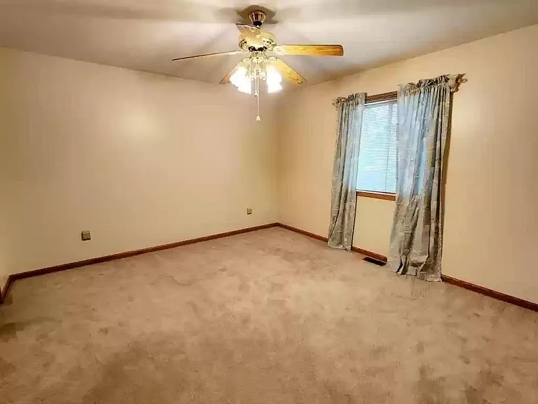 1301 Sierra Dr — Photo 8