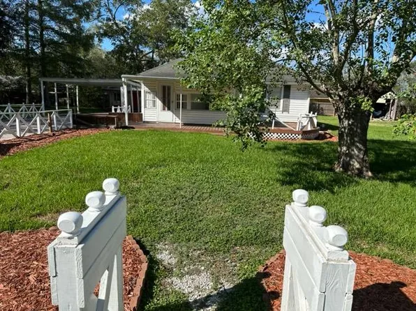 140 W Cora Lee St, Sour Lake, TX 77659