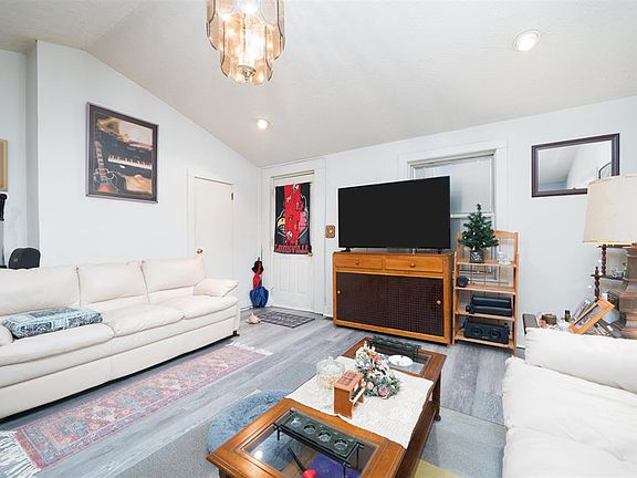 5th image of 725 Elm St