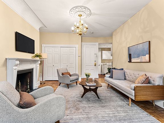 4th image of 437 Marlborough St APT 21