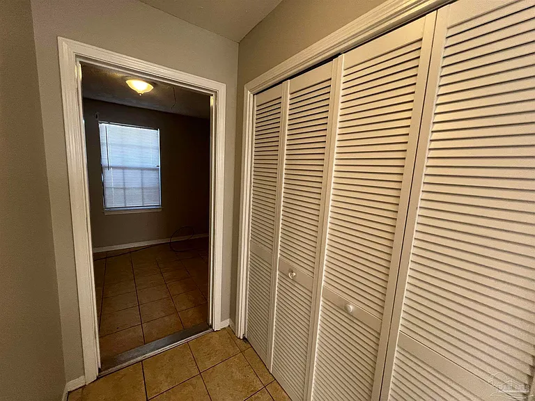 842 Amberway Dr — Photo 8
