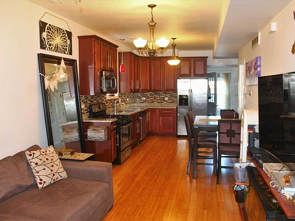 4th image of 2226 N Lorel Ave