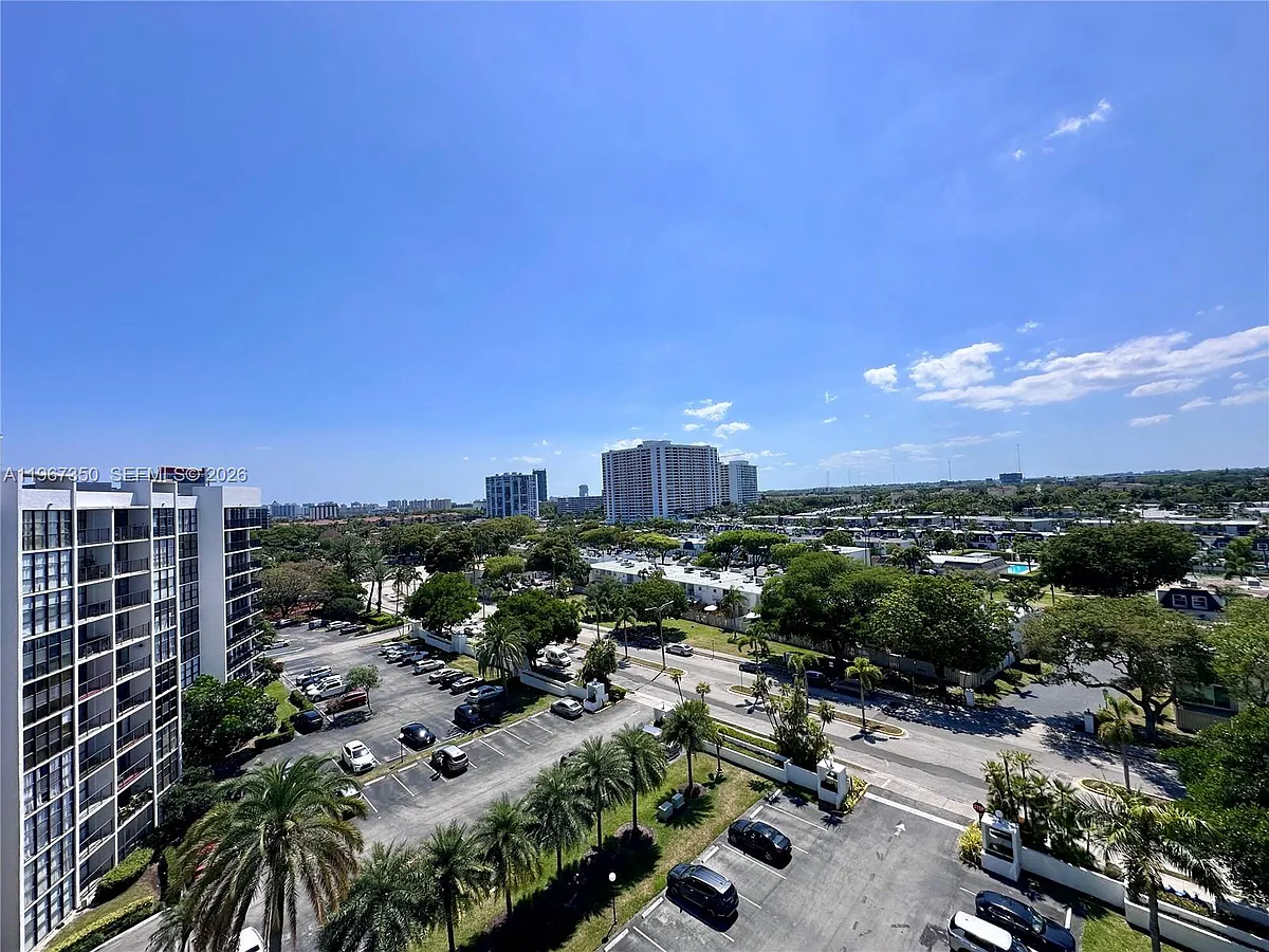 Building Photo - 800 Parkview Dr #1007