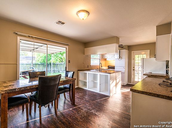 4th image of 7102 Westlyn Dr