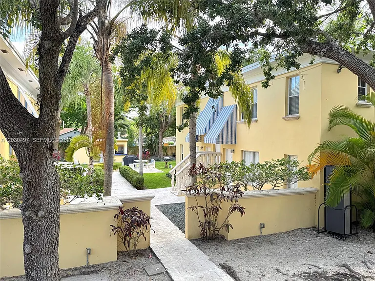3375 Franklin Ave #D — Photo 28