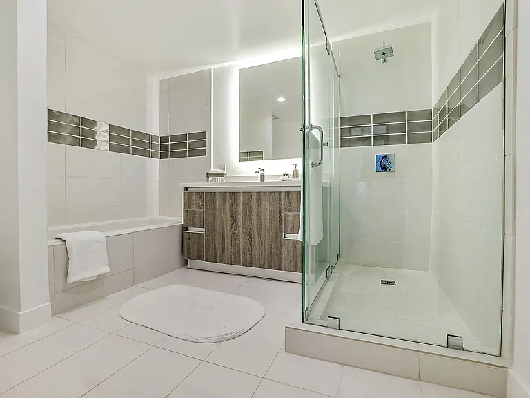 Residences at Village Walk — Photo 45