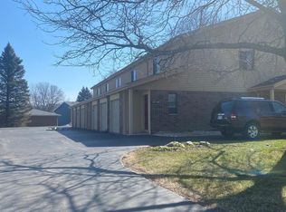 636 Dundee Ln #636, Hartland, WI 53029