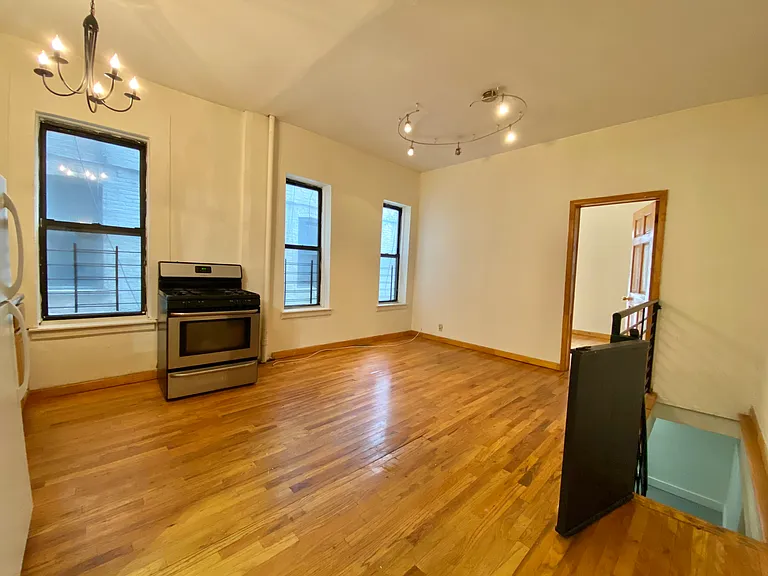 1061 Bergen St #4 — Photo 5