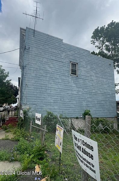 3rd image of 103 Sherman Street