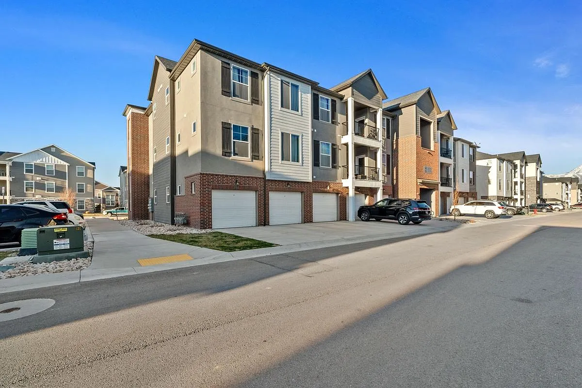 Unit Photo - 3765 W 1500 N #202