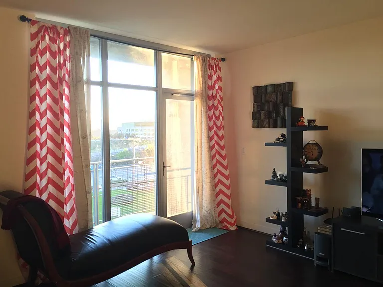175 W Saint James St #505 — Photo 9