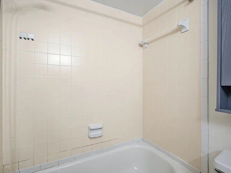 4521 W La Villa Ln — Photo 7