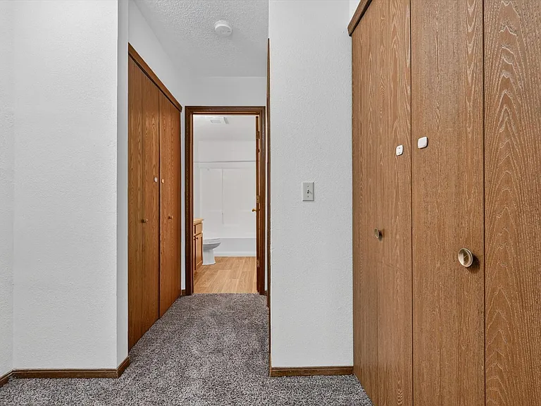 6839-6841 Woodlake — Photo 19