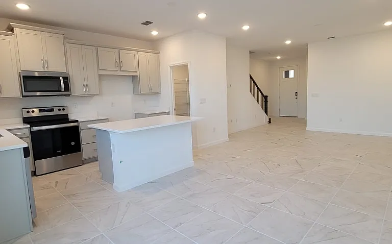728 Spring Palms Loop — Photo 3
