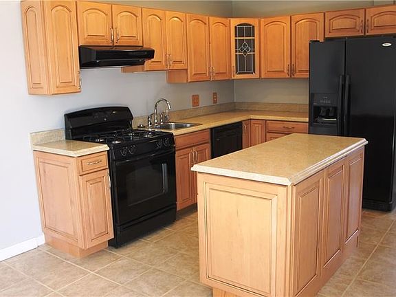 2nd image of 132 Woodridge Ct