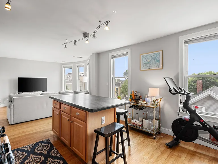 87 M St #3 — Photo 4