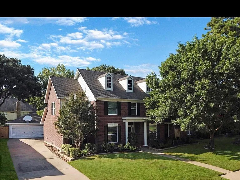 18214 Spruce Creek Dr — Photo 3