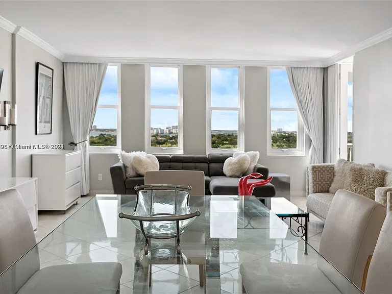 5401 Collins Ave #1123 — Photo 19