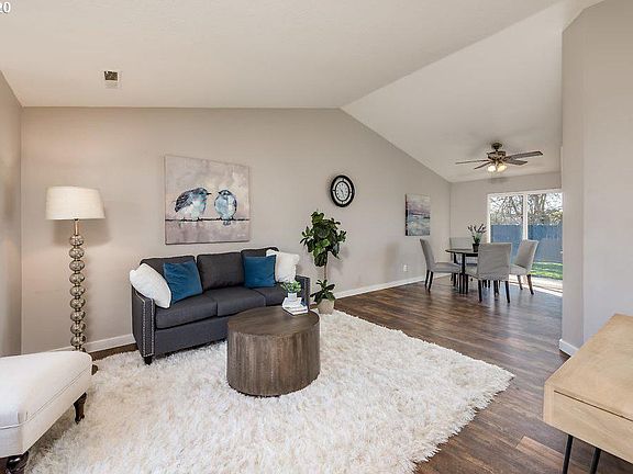 3rd image of 1412 Meadowlawn Pl
