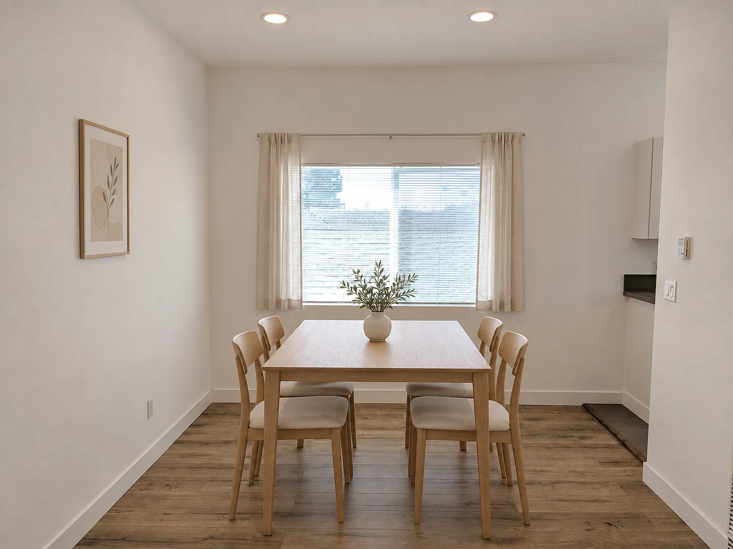 3 bed, 1100 sqft, $3,200 — Photo 3