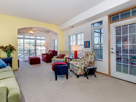 3rd image of 2405 39th Ave NE Unit 201