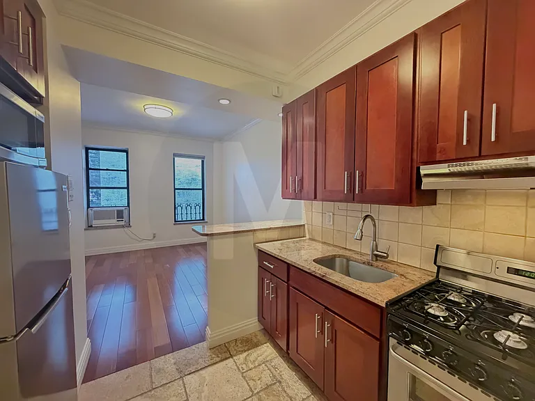 1057 1st Ave #4 — Photo 4