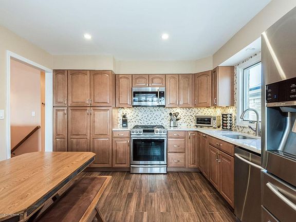 3rd image of 489 Vineland Ave