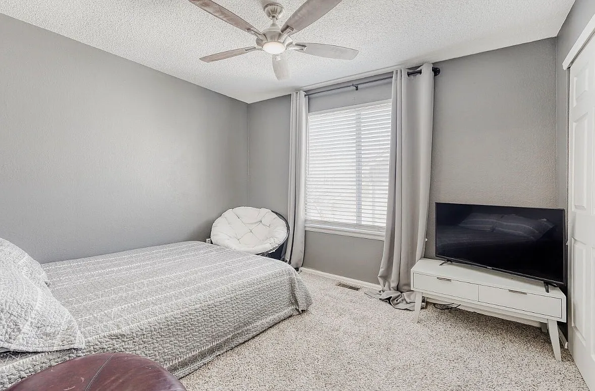 3 bed, 1341 sqft, $3,000 — Photo 3