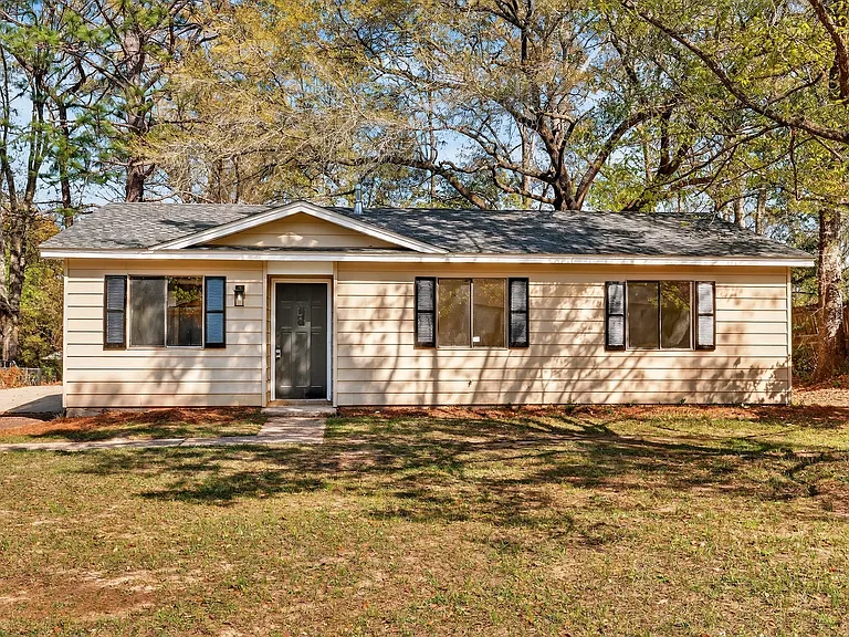 1644 Princess Helen Rd W — Photo 1