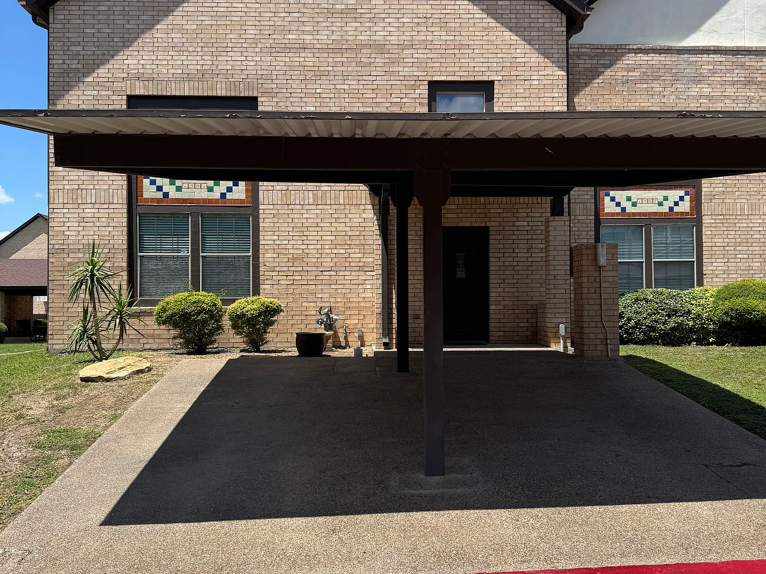 2445 Monarch Dr — Photo 2