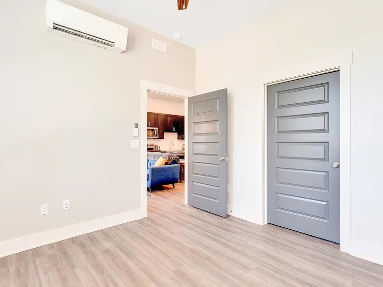 28 W 19th St #100 — Photo 7