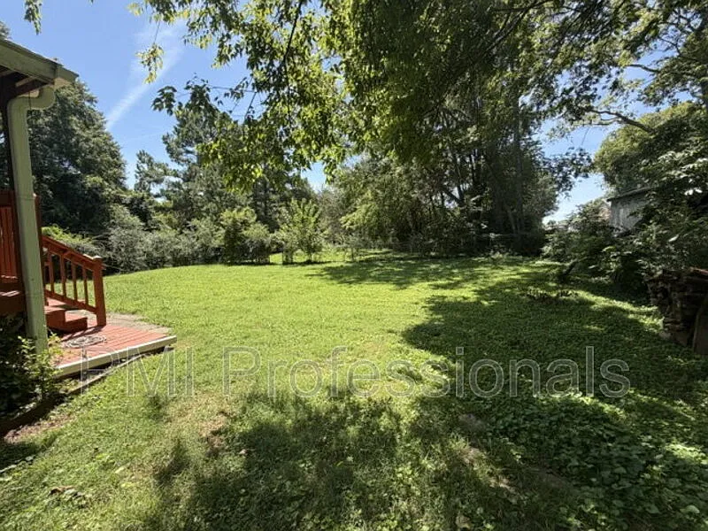 3 bed, 1.5 bath, 1119 sqft, $2,100 — Photo 4