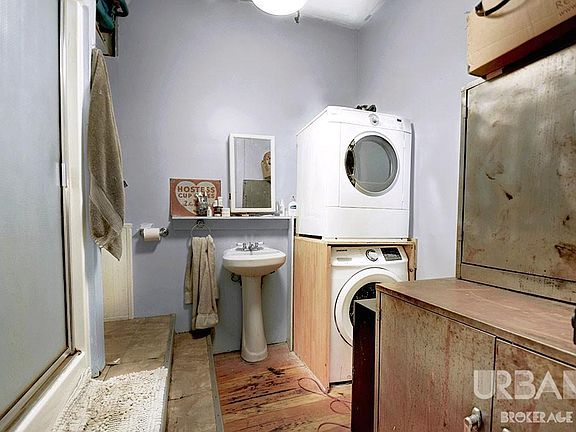 5th image of 247 Grand St APT 2R