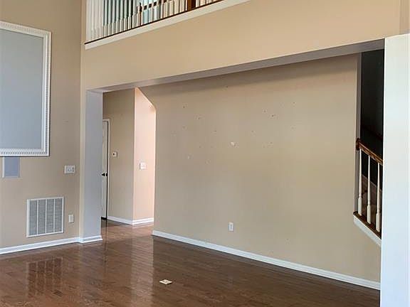 4th image of 102 Woodgreen Dr