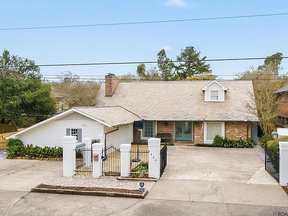 2nd image of 2424 Broussard St
